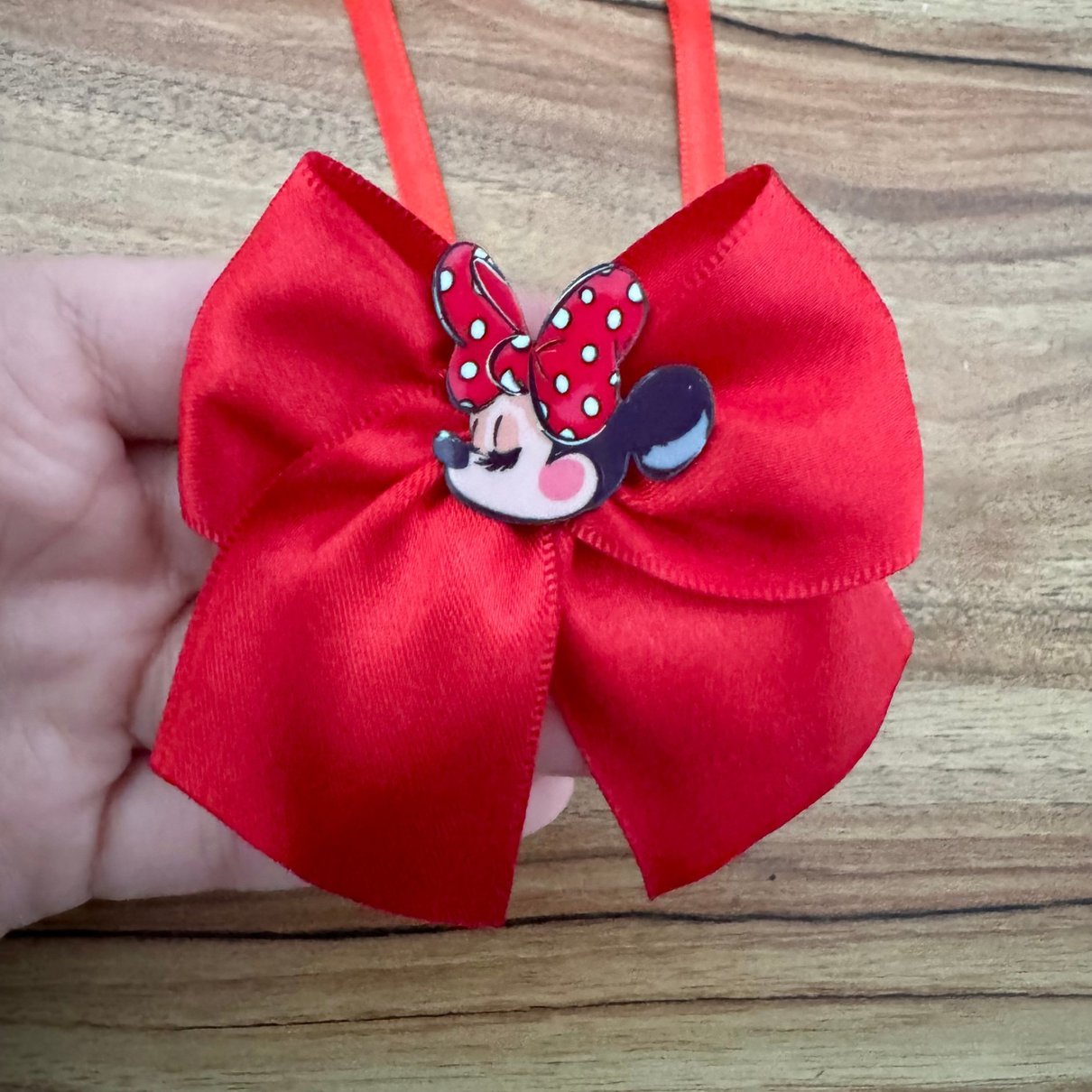 08 gargantilha laco m acrilico minnie lado 10 un