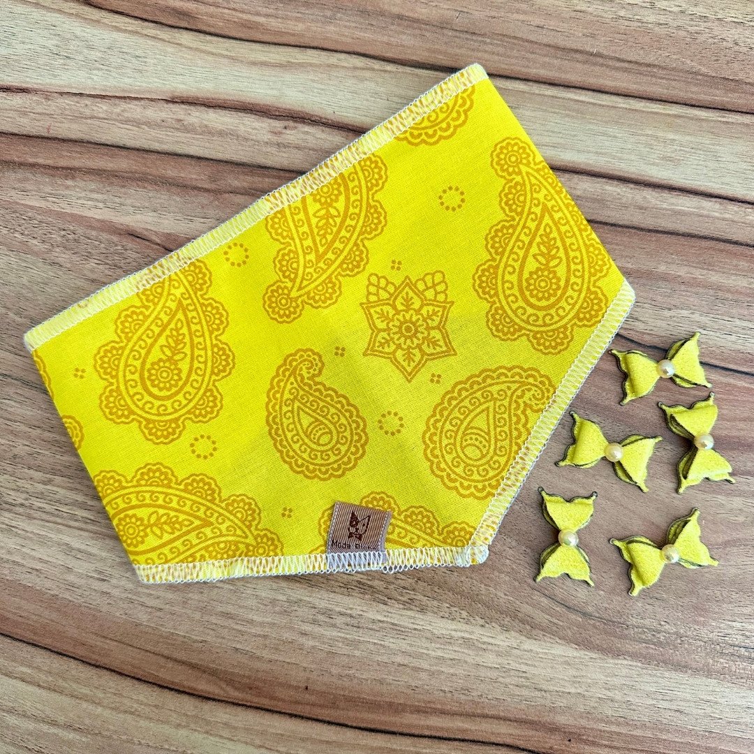 01 kit pet bandana e adesivo tribal amarelo lacinho 20 un p m ou g g