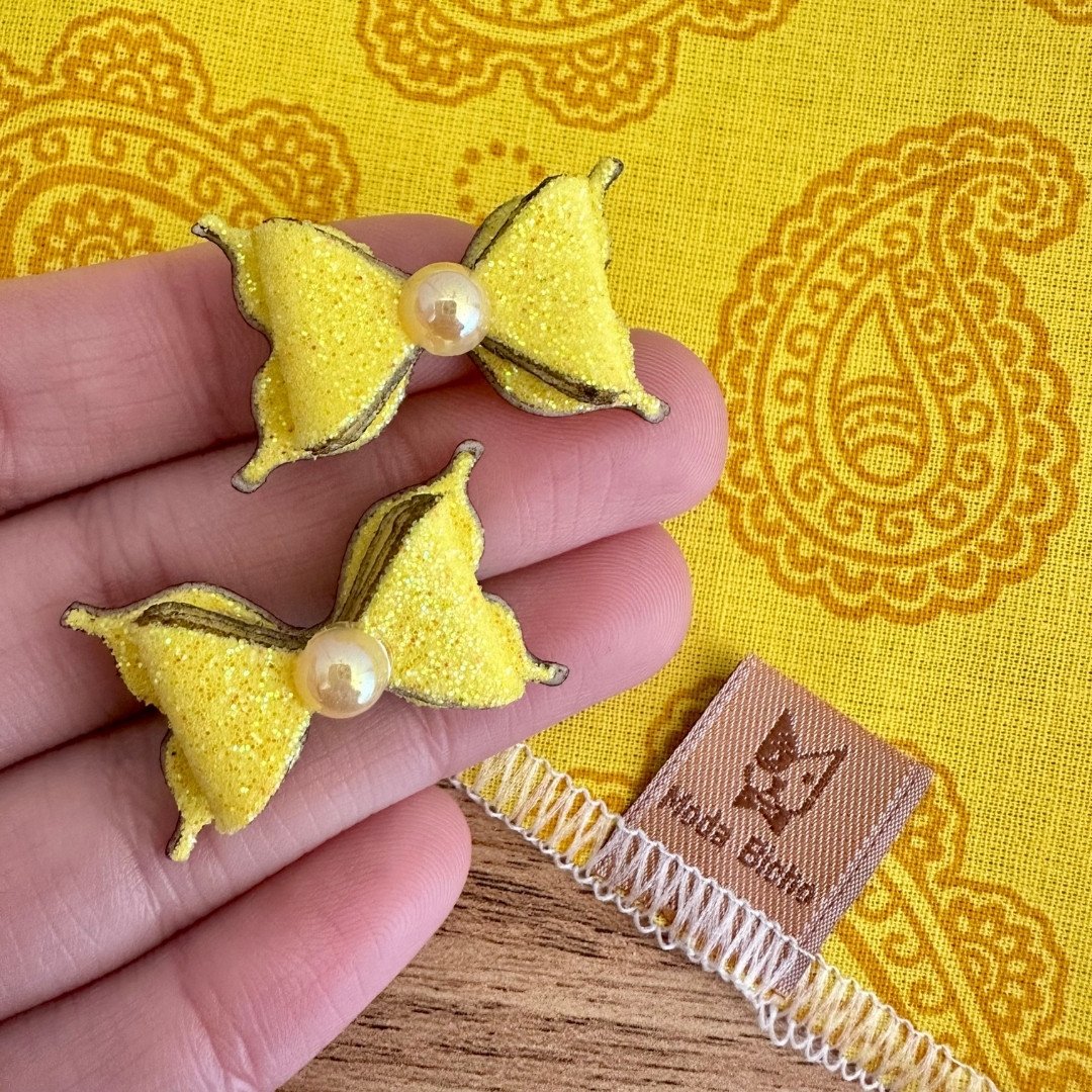 02 kit pet bandana e adesivo tribal amarelo lacinho 20 un p m ou g g