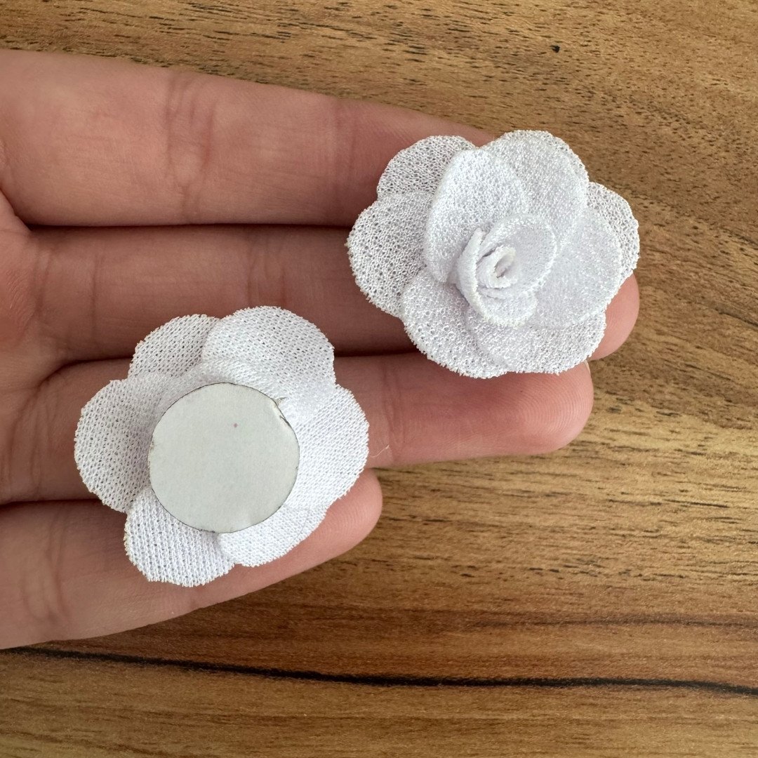 04 adesivo flor p branca em tecido 10 un