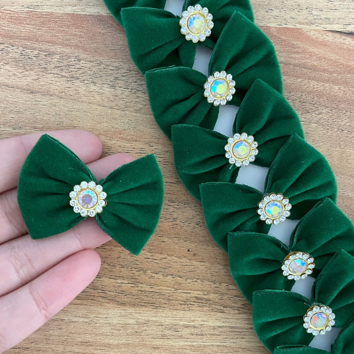 01 laco m em veludo verde 10 un