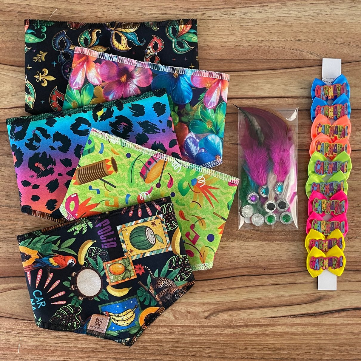 01 kit pet bandana laco e adesivo carnaval 30 un p m ou g m