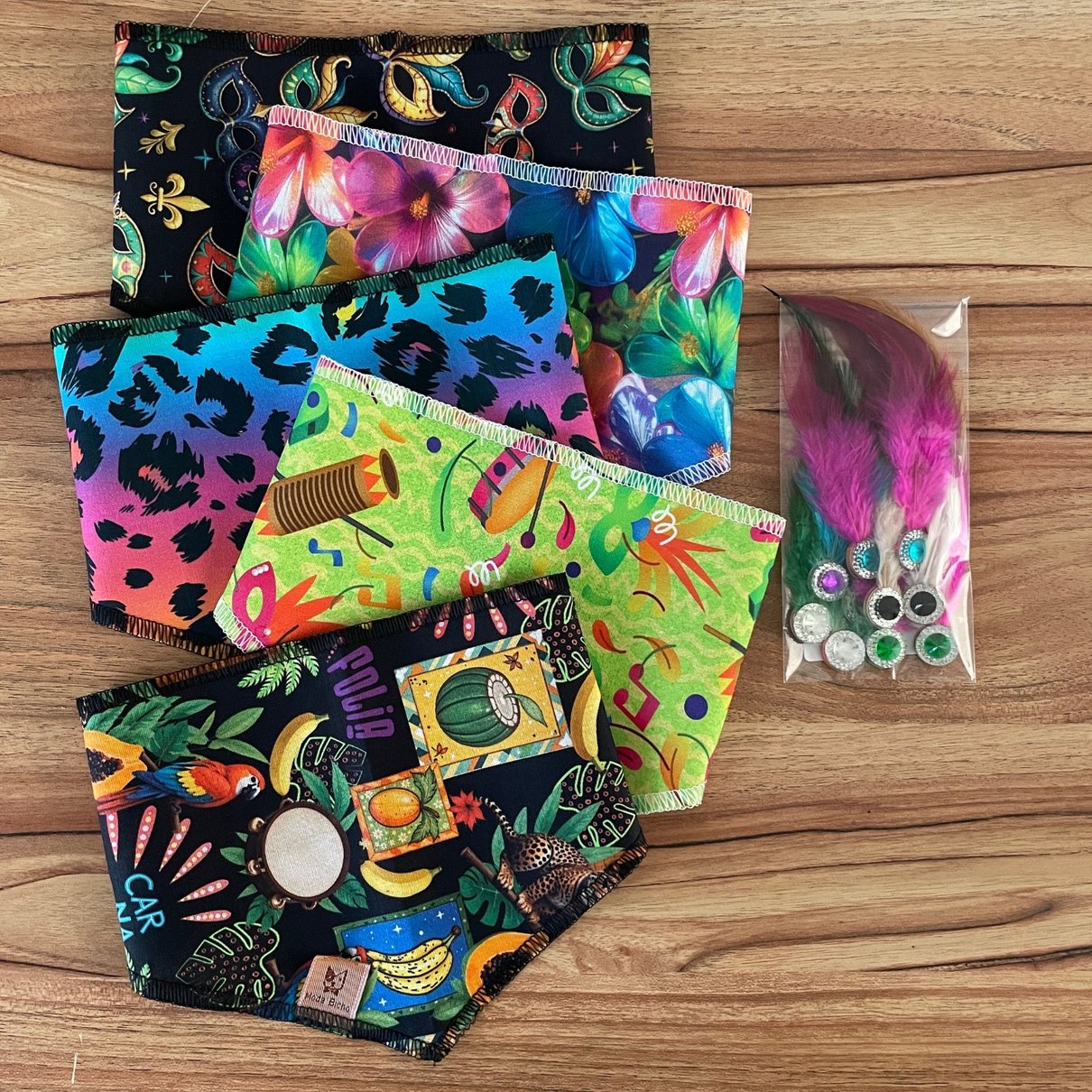 04 kit pet bandana laco e adesivo carnaval 30 un p m ou g m