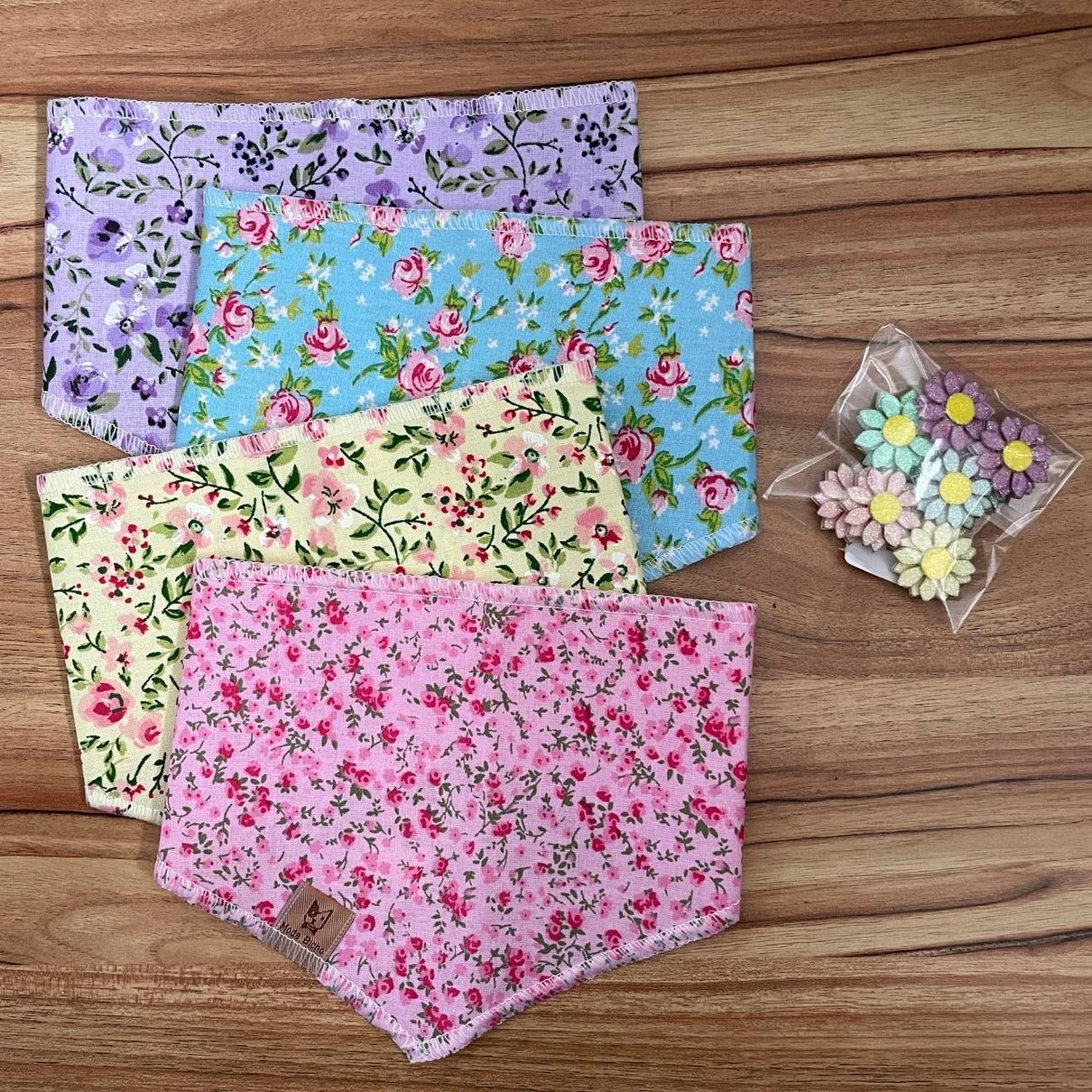 01 kit pet bandana preta floral tic tac cristal 20 un p m ou g g