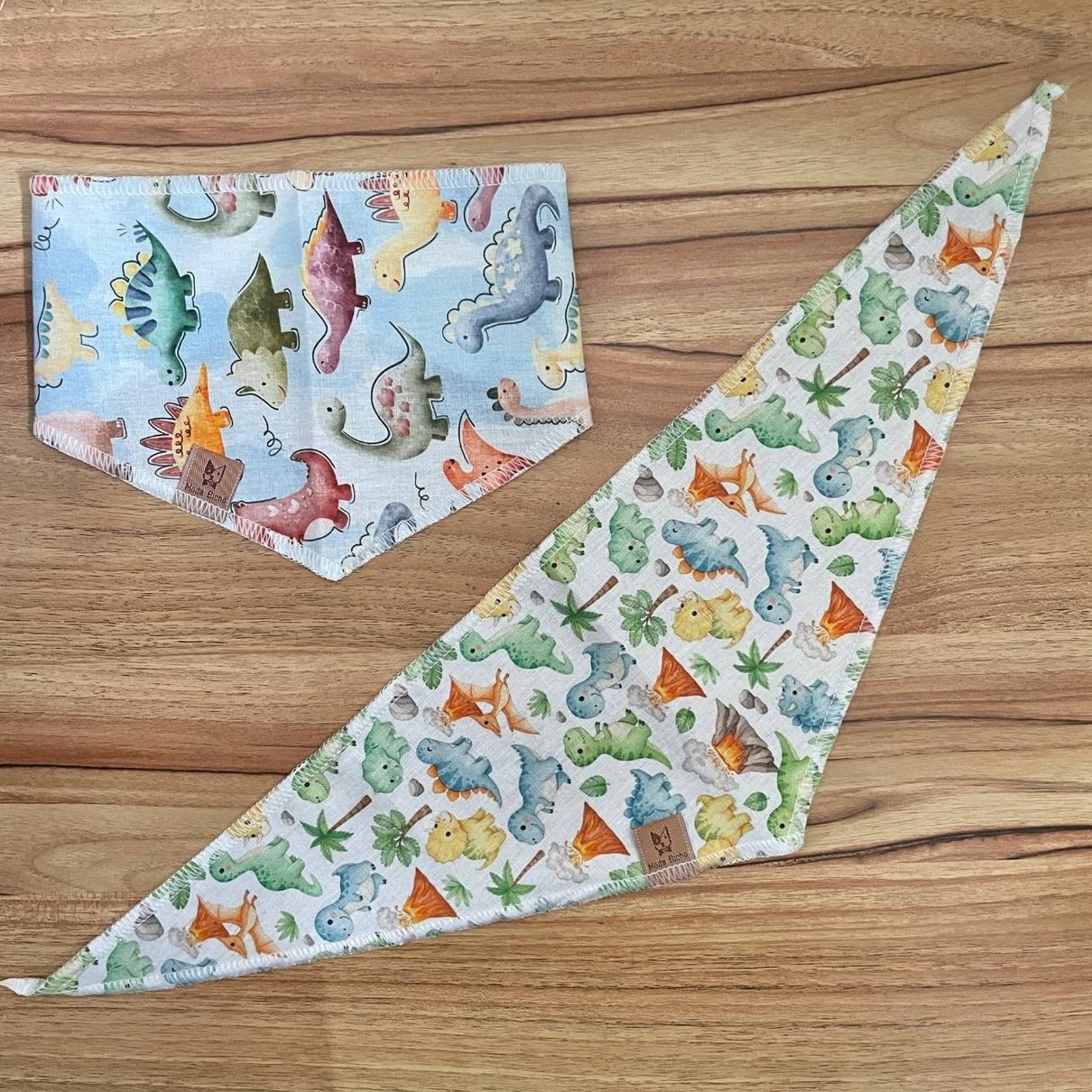 04 bandana pet creme dino folhas 10 un p ao gg m