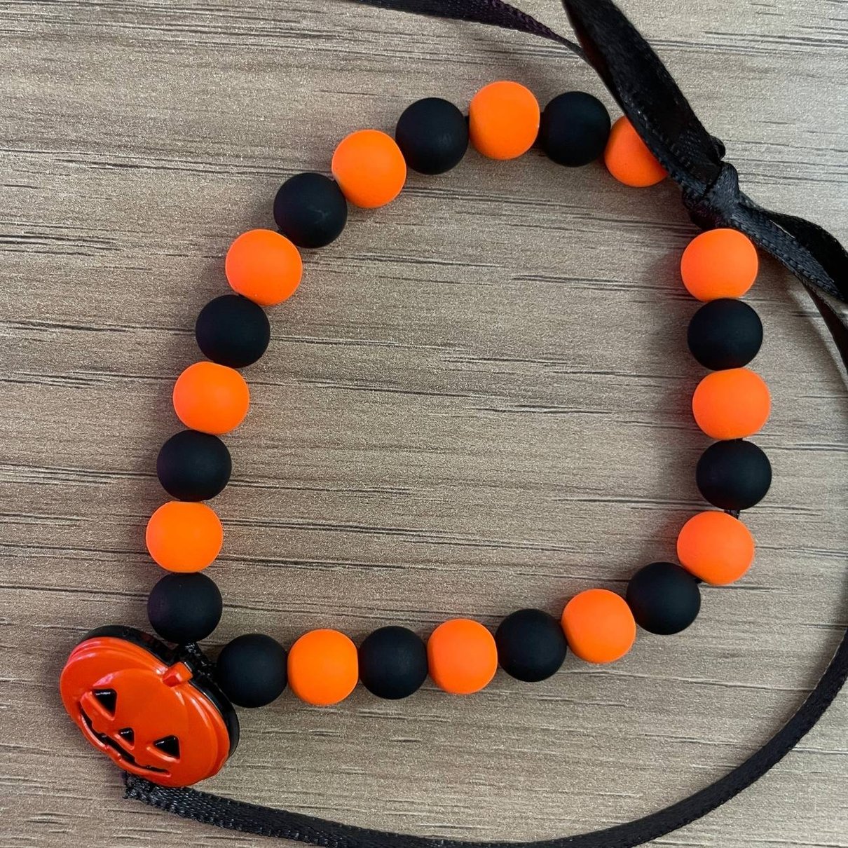 02 colar de perolas p m halloween abobora 1 un
