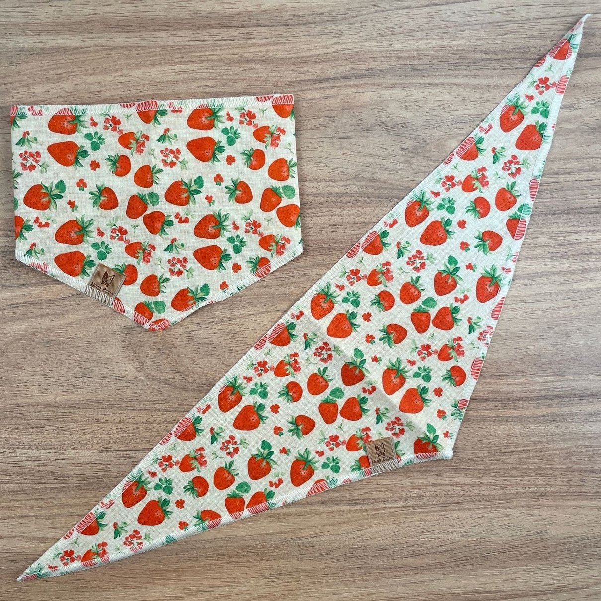 01 bandana pet morango flor 10 un p m ou g m