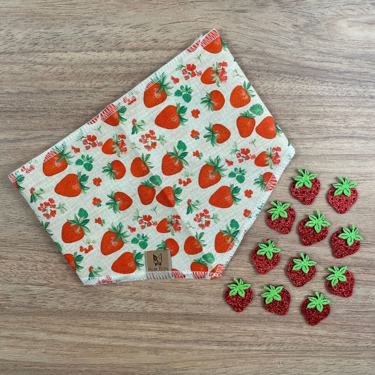 04 bandana pet morango flor 10 un p m ou g m