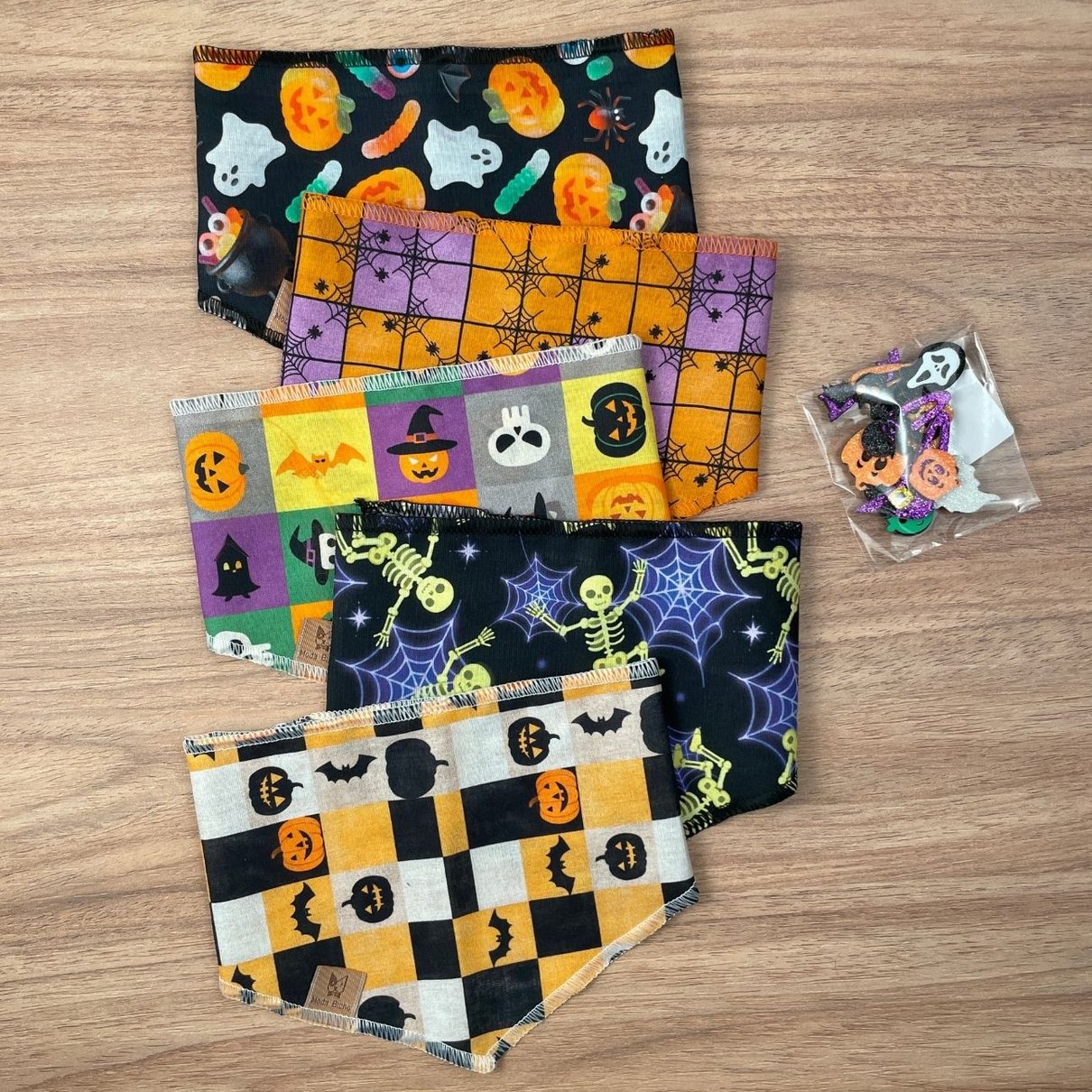 01 kit pet bandana e adesivo eva mix halloween 20 un p m ou g p