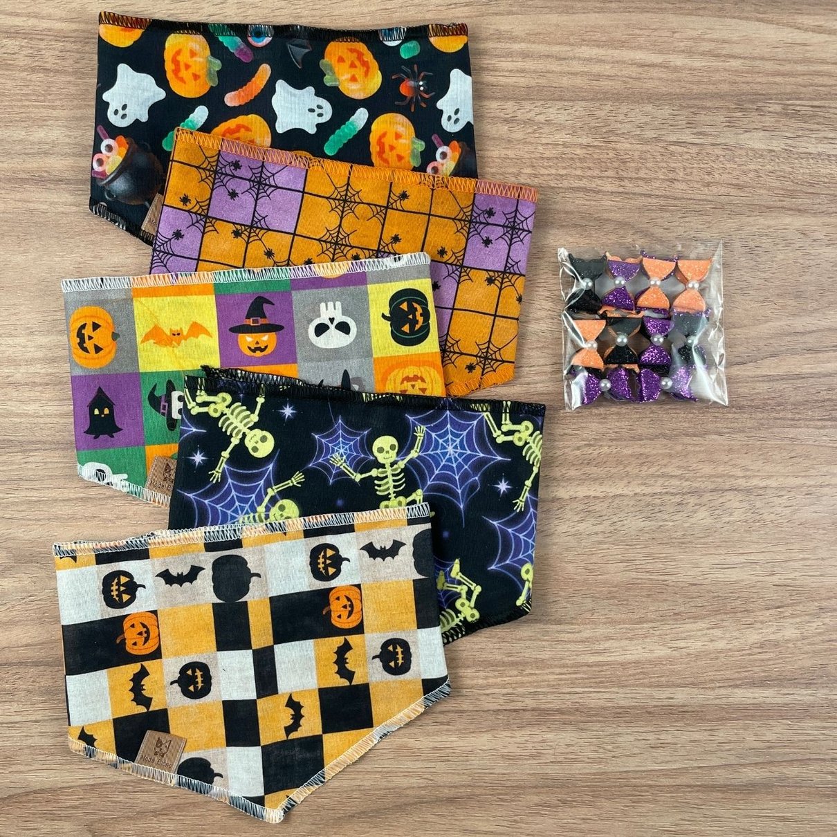01 kit pet bandana e adesivo eva lacinho halloween 20 un p m ou g